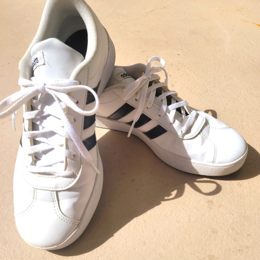 Women's White & Black AdidasTennis Shoes. Size 6